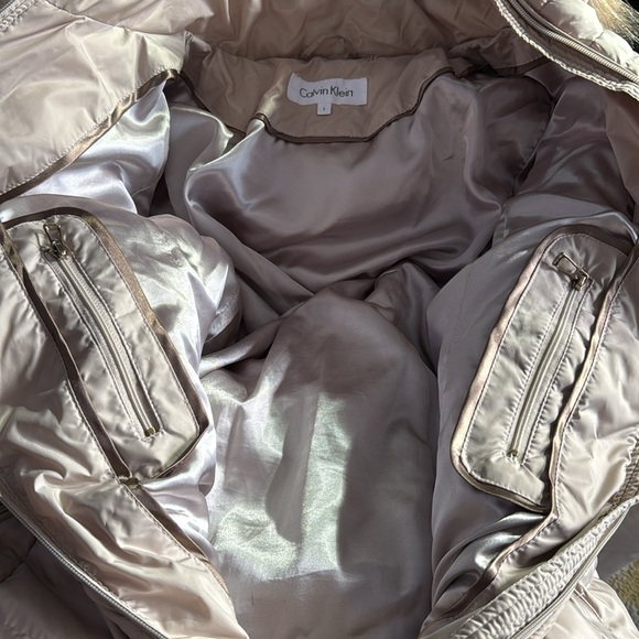 C CALVIN KLEIN Women’s Large Hooded Shiny Blush Puffer Coat Faux Fur Trim - Picture 9 of 10